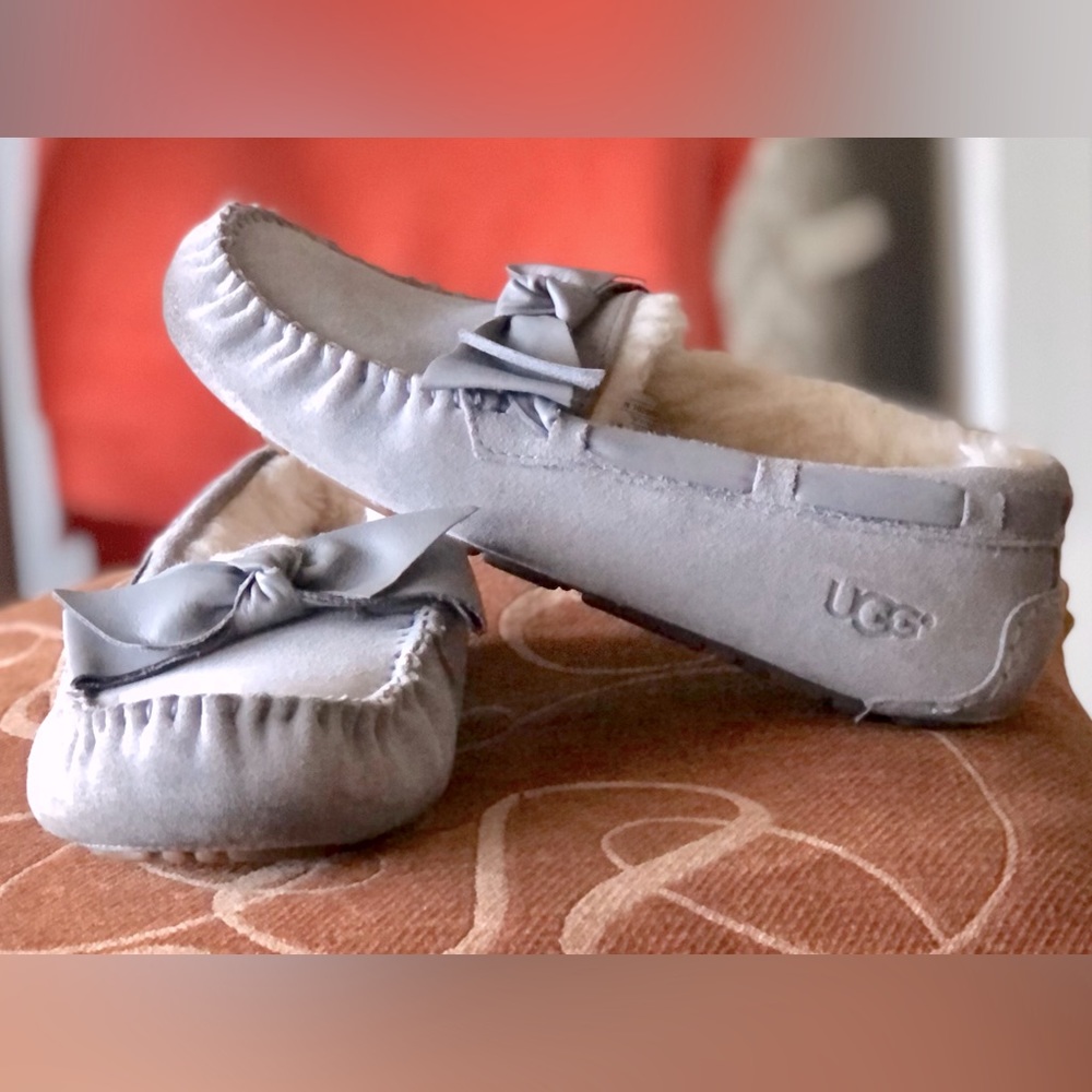 UGG Dakota Suede (Leather Bow) Slippers